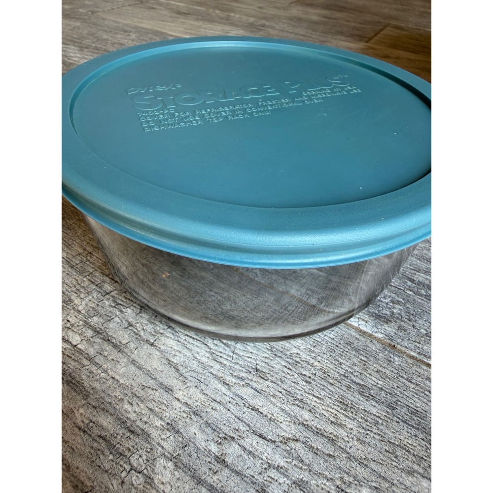 Pyrex Storage Plus Round Glass Bowl Teal Blue Lid 7402 USA 7203 Kitchenware